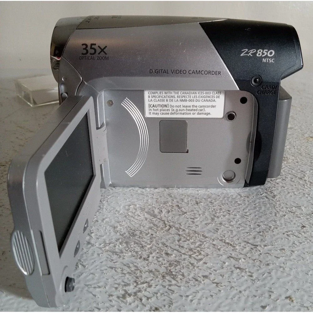 Canon ZR850 Mini DVD Camcorder With Remote, Charger